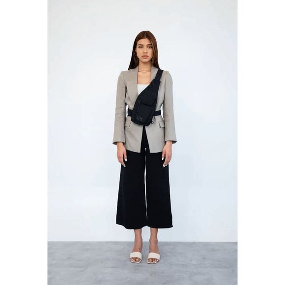 NWT BEIS Survival Sling Bag in Black - Picture 4 of 8